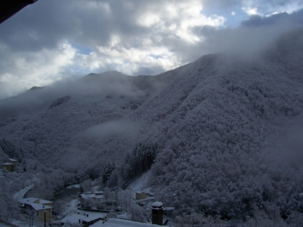  Image name: molino 2008 pasqua 018.jpg 
 width: 425 pixel 
 height: 319 pixel 
 Size: 98544 bytes 
 Click to enlarge 